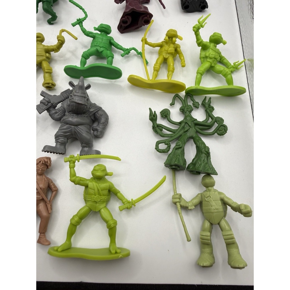 Teenage Mutant Ninja Turtles Mutant Mayhem Bucket of 47 Mini Figures. - Picture 5 of 9